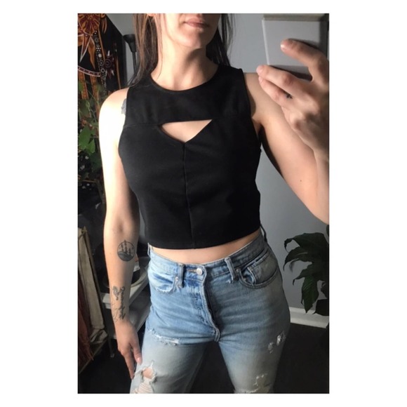 Zara | Black cut out chest sleeveless crop top - Picture 2 of 9